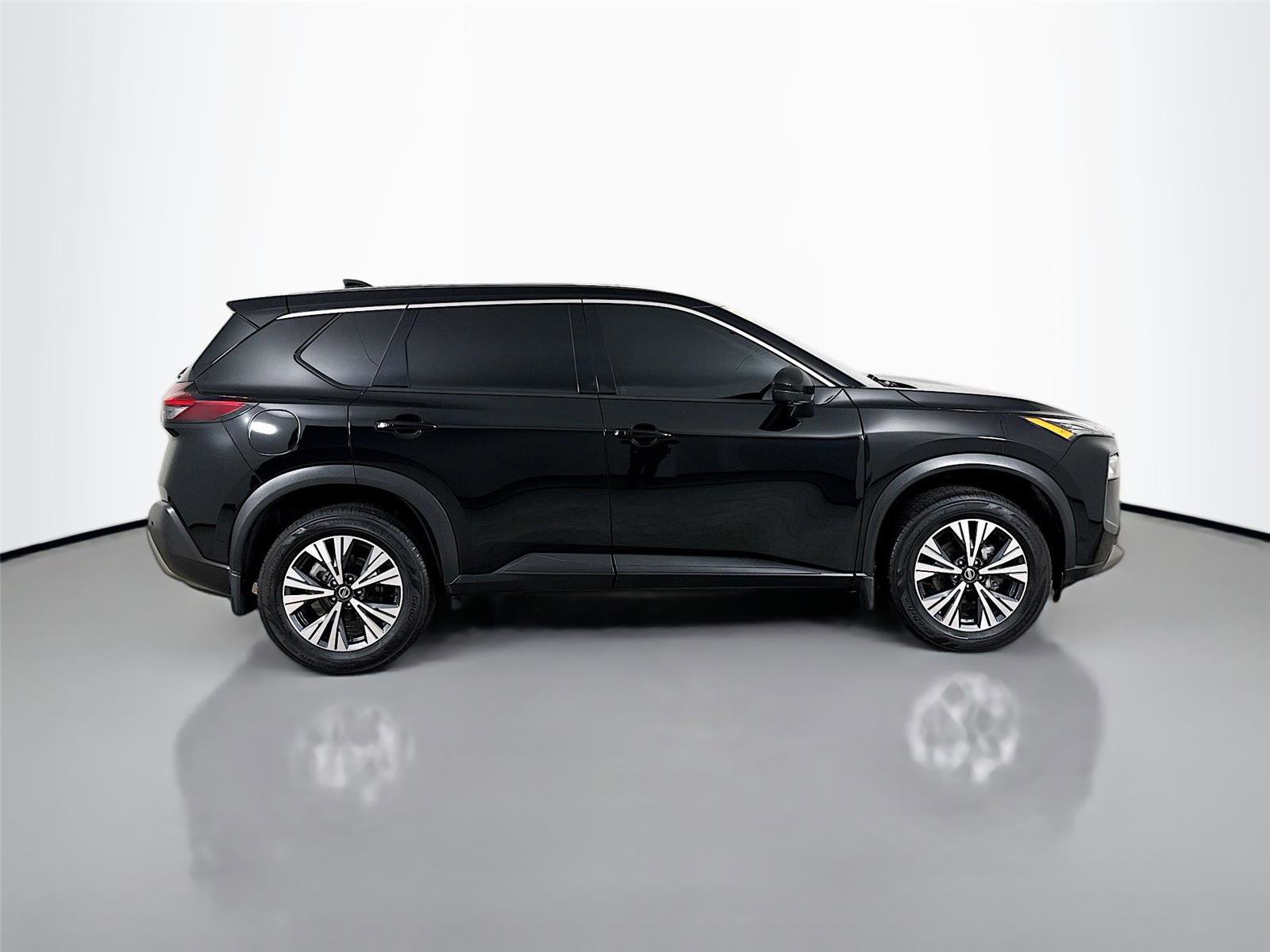Used 2021 Nissan Rogue SV image 8