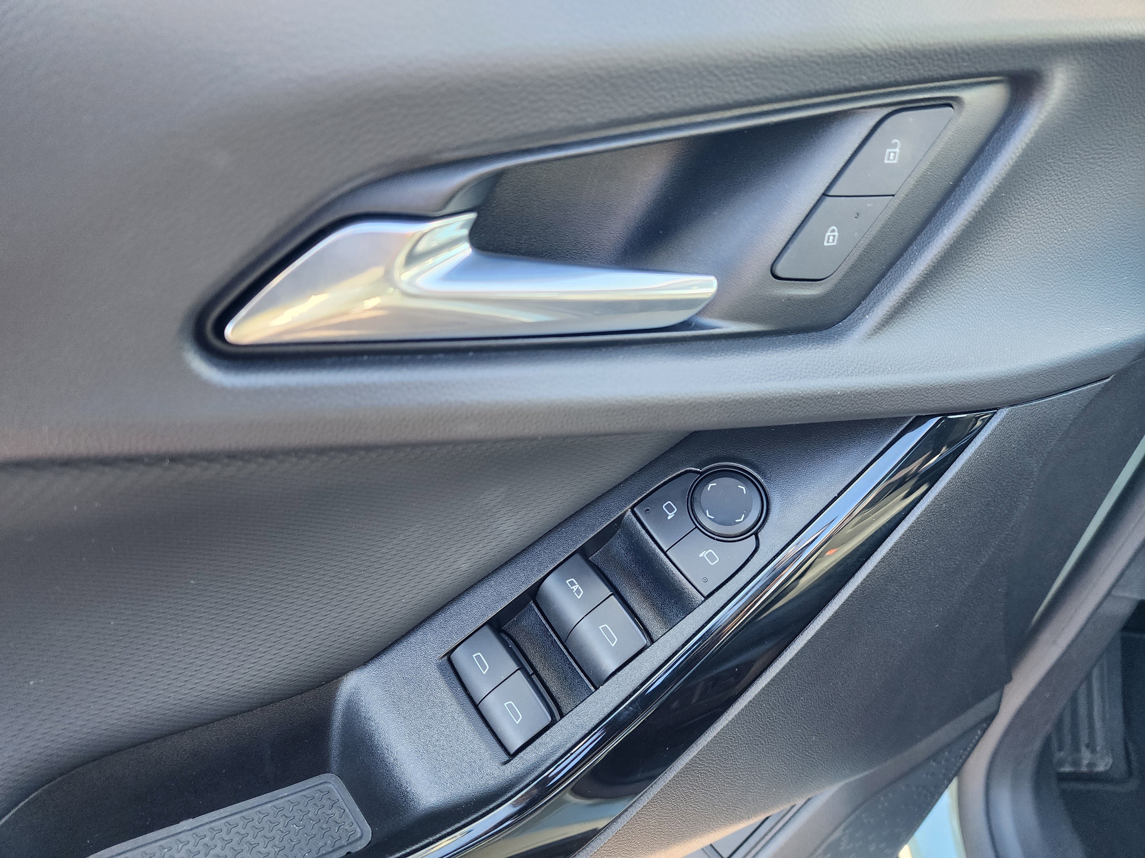 Used 2025 Chevrolet Equinox LT w/ Convenience Package II image 24