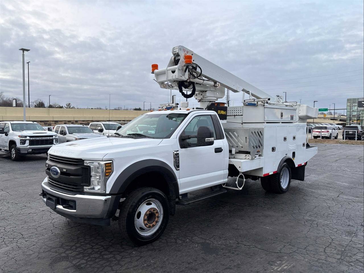 Used 2019 Ford F550 2WD Regular Cab Super Duty image 4