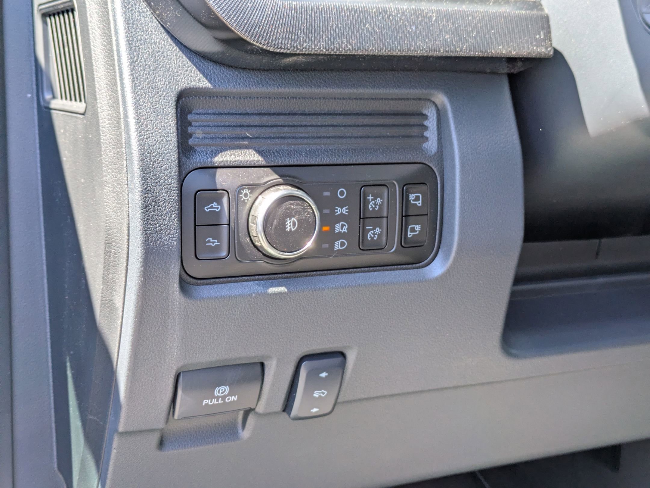 New 2026 Ford F350 Platinum w/ Tremor Off-Road Package image 15