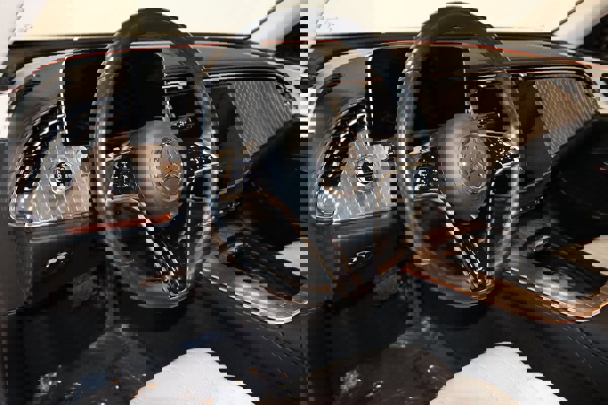 Used 2025 Mercedes-Benz E 350 4MATIC Sedan image 42