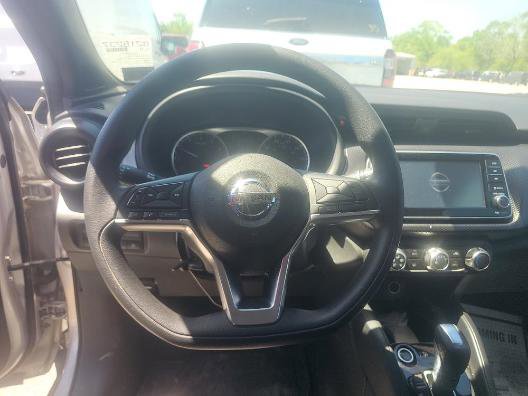 Used 2020 Nissan Kicks S FWD image 5