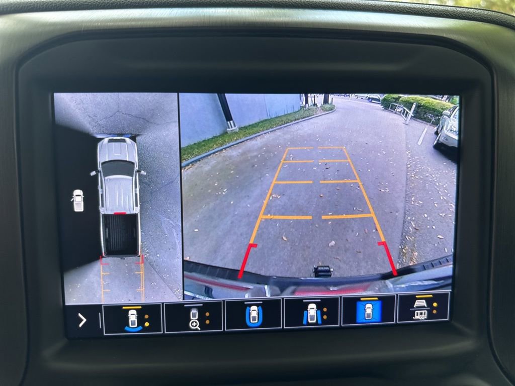 Used 2022 GMC Sierra 2500 AT4 w/ AT4 Preferred Package image 16