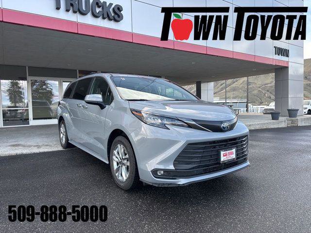 Certified 2022 Toyota Sienna XLE Woodland Edition