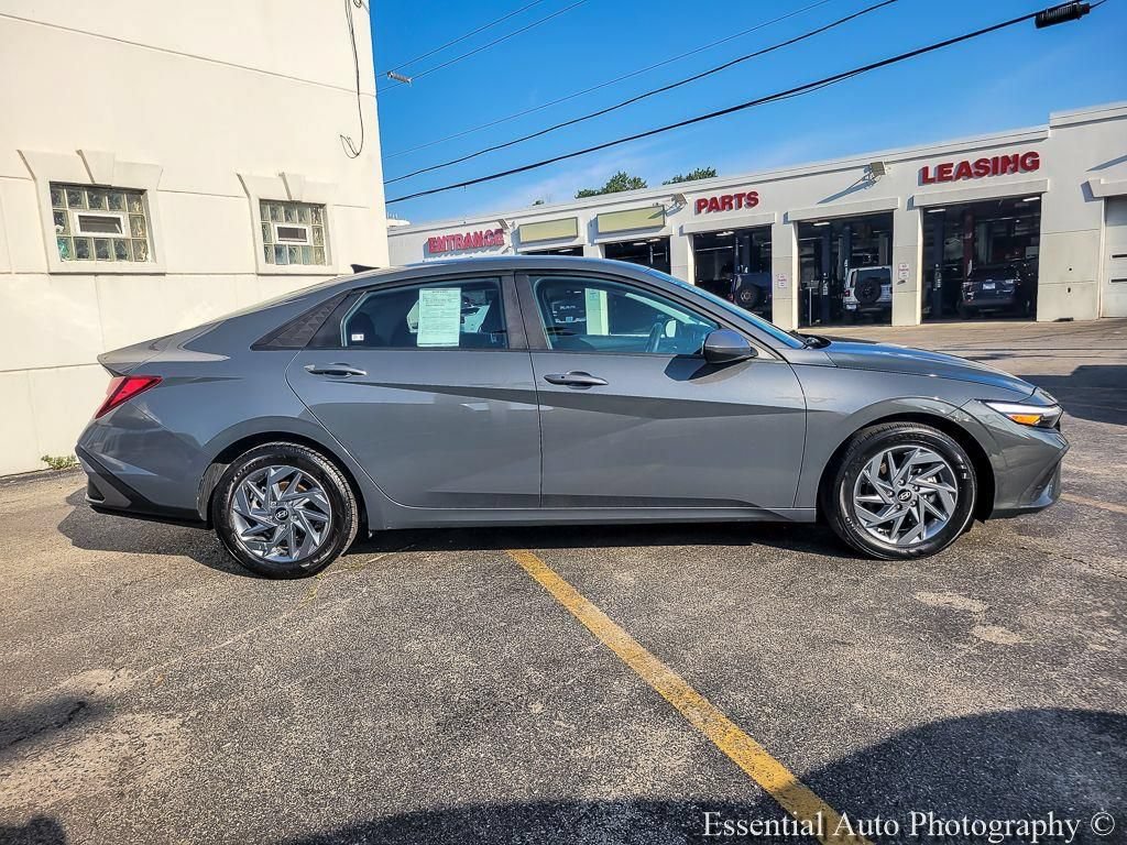 Used 2024 Hyundai Elantra SEL FWD image 15