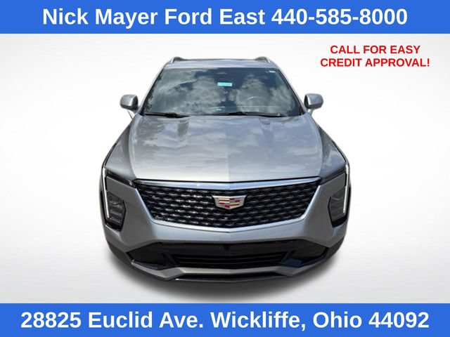 Used 2025 Cadillac XT4 Premium Luxury AWD/4WD image 2