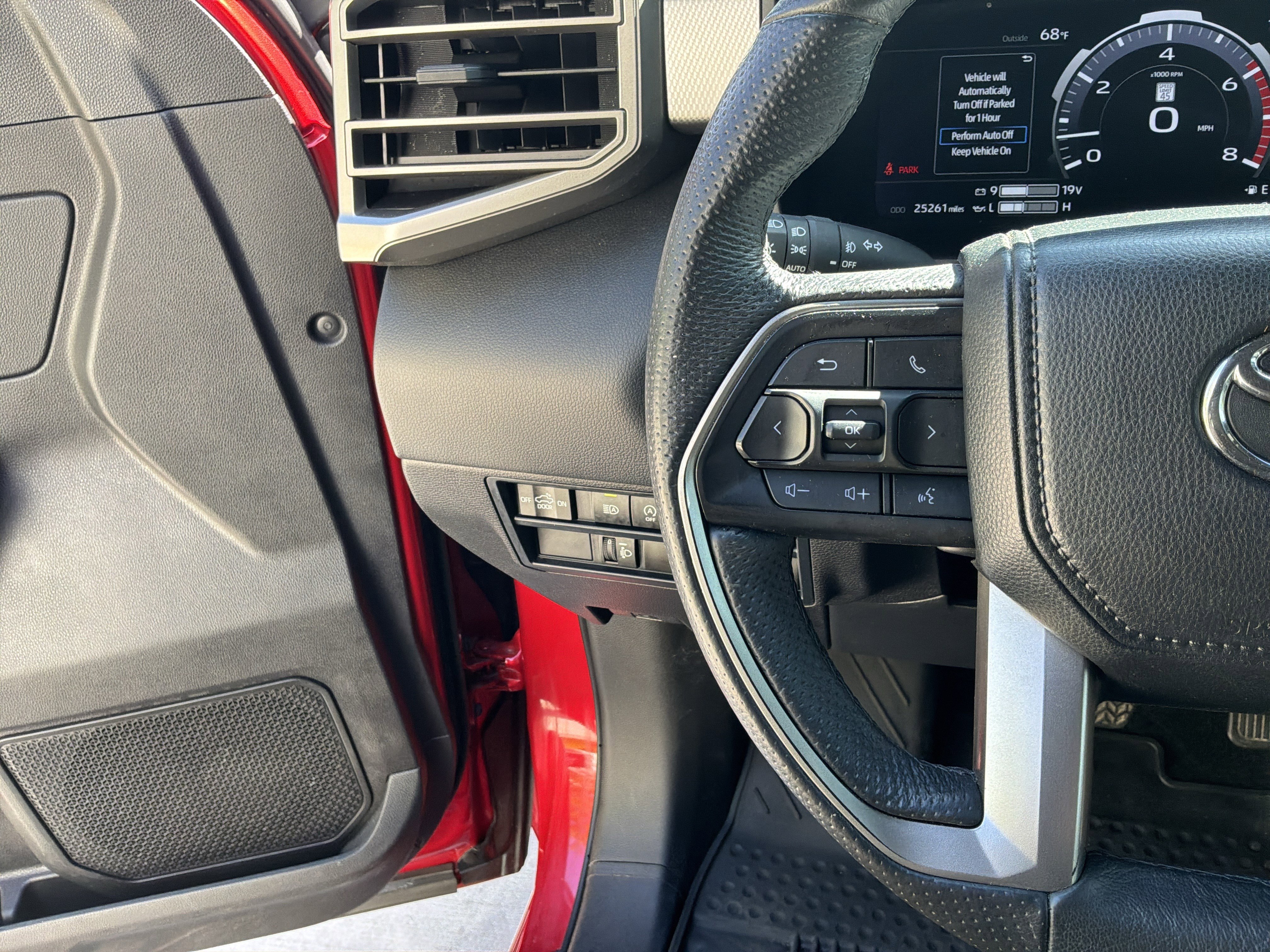 Used 2025 Toyota Tundra Limited AWD/4WD image 19