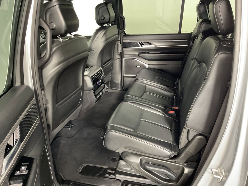 Used 2024 Jeep Wagoneer Series III w/ Flexible Seating Group image 20