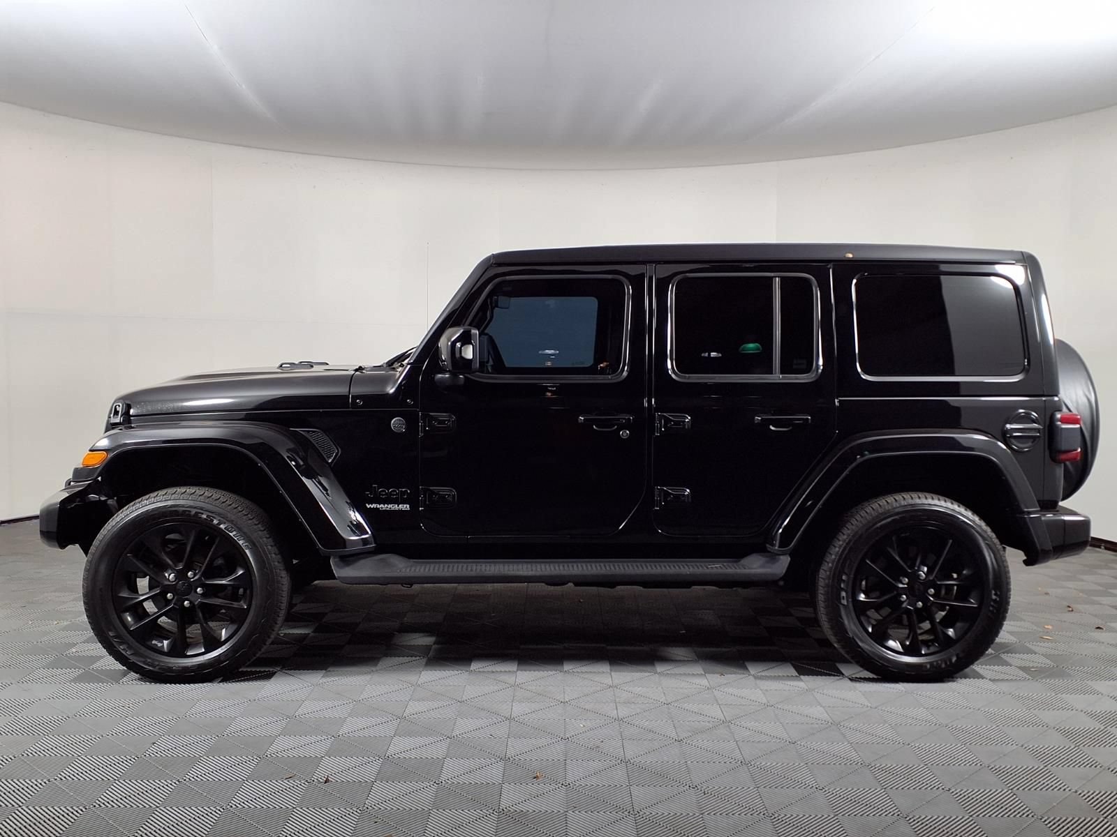 Used 2022 Jeep Wrangler Unlimited Sahara AWD/4WD image 4