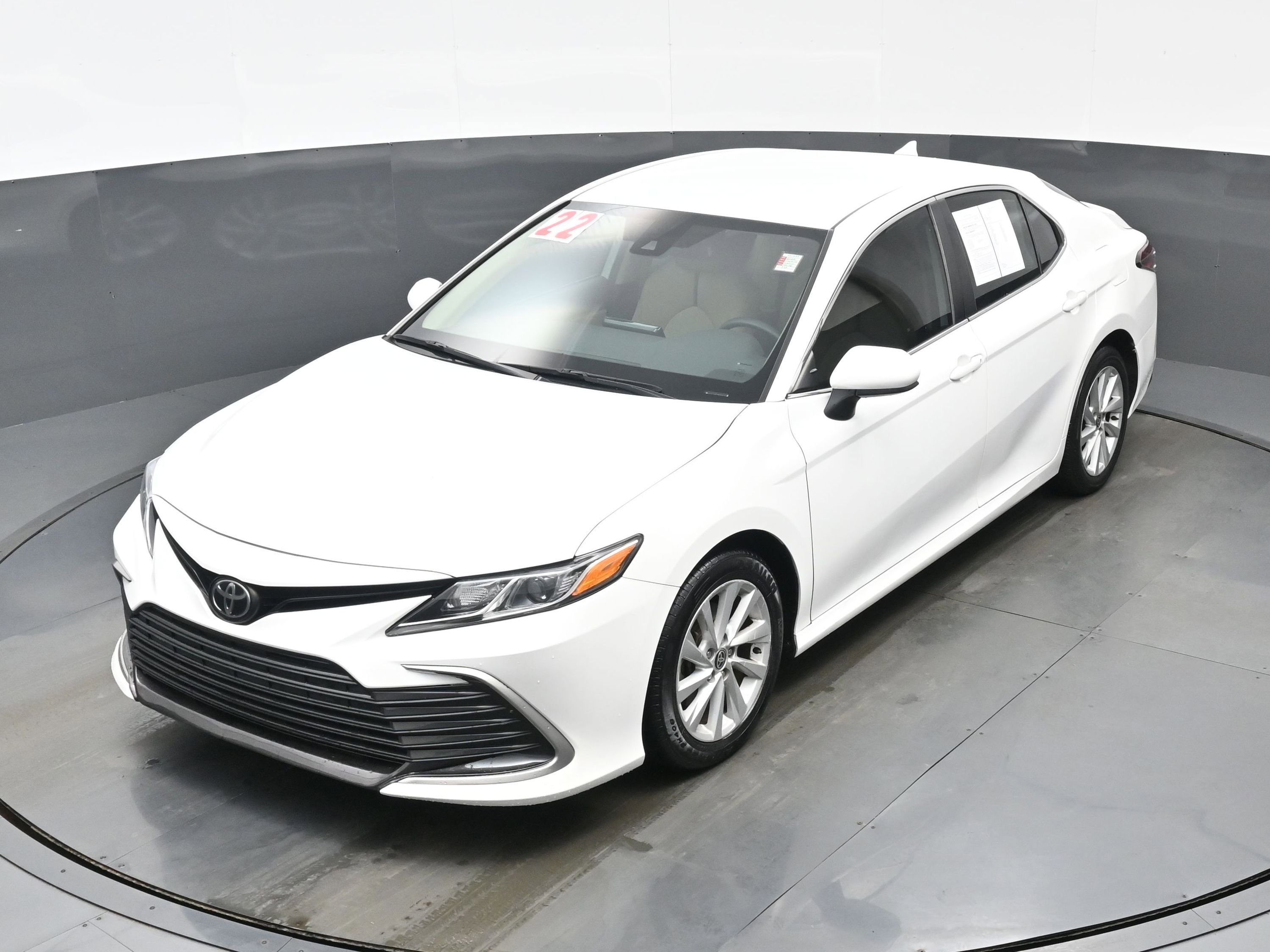 Used 2022 Toyota Camry LE image 33