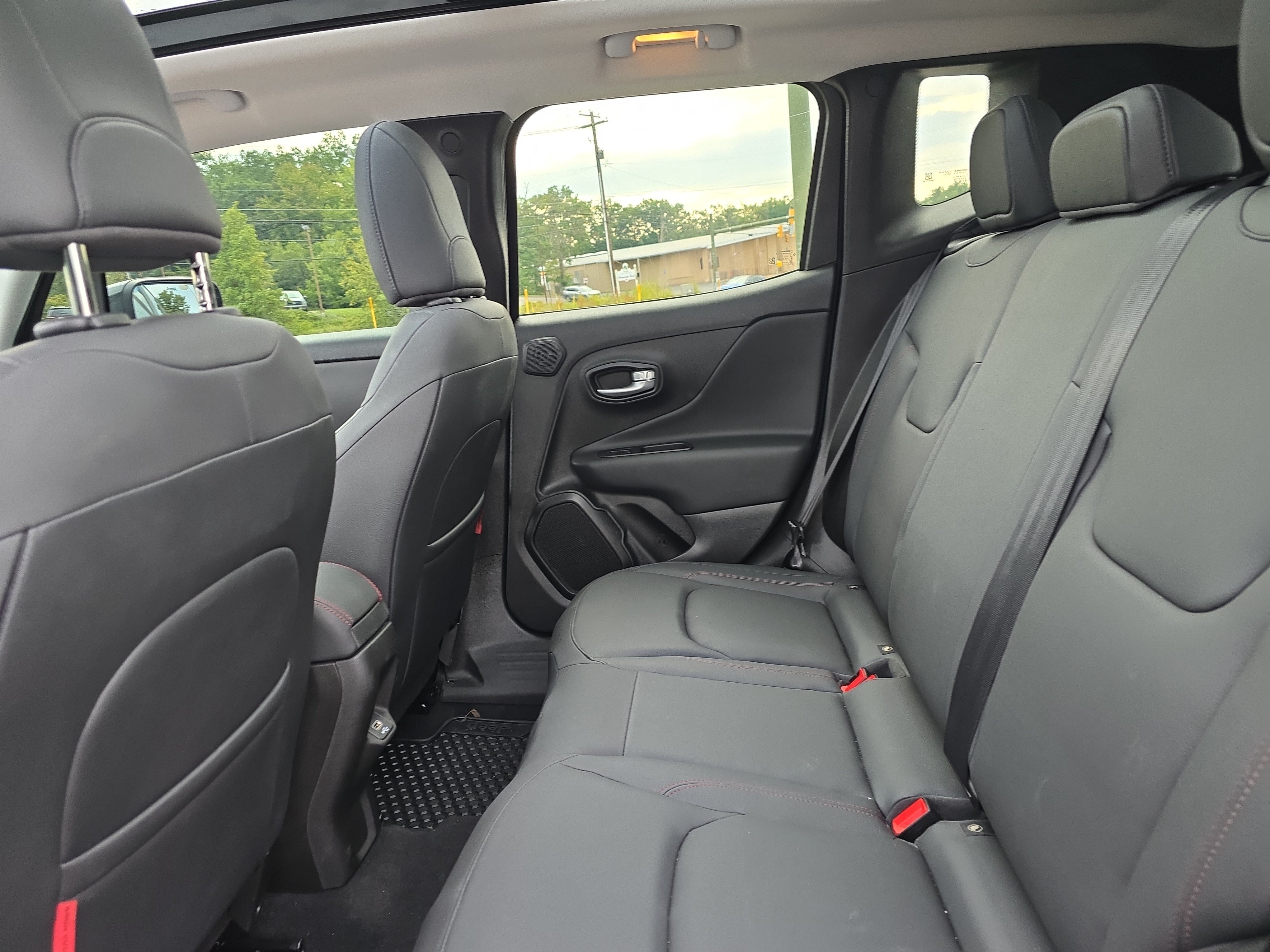 Used 2023 Jeep Renegade Trailhawk w/ Sun/Sound Group AWD/4WD image 17