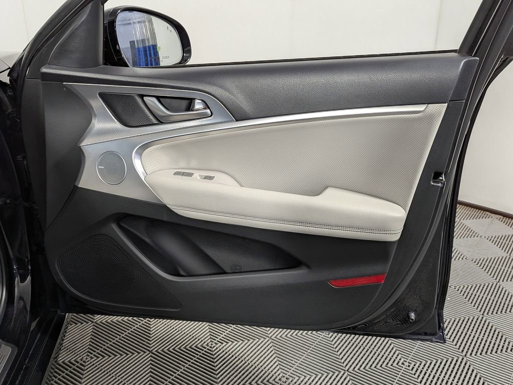 Used 2022 Genesis G70 2.0T w/ Prestige Package RWD image 27