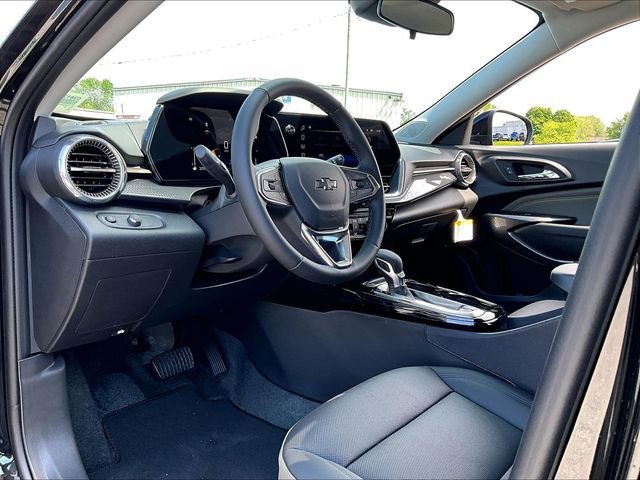 New 2026 Chevrolet Trax ACTIV w/ Sunroof Package FWD image 8