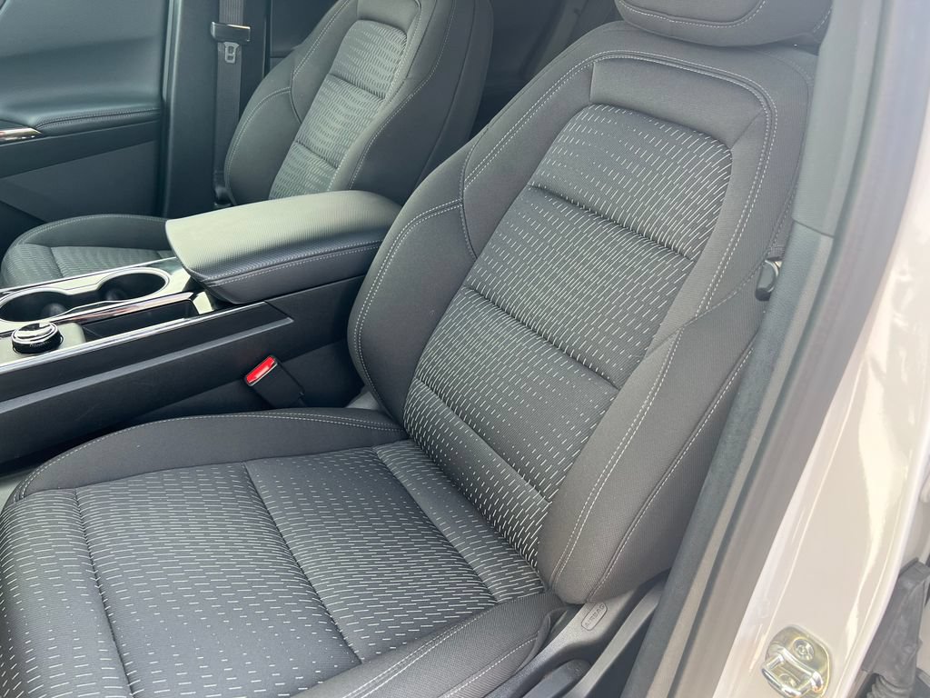 Used 2026 Chevrolet Equinox LT AWD/4WD image 11