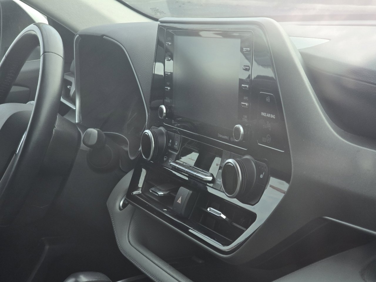 Used 2021 Toyota Highlander XLE image 11