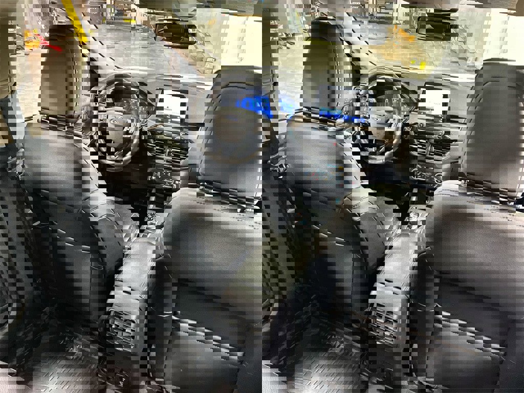 Used 2020 Ford Escape Titanium w/ Titanium Premium Package 2.0 image 18