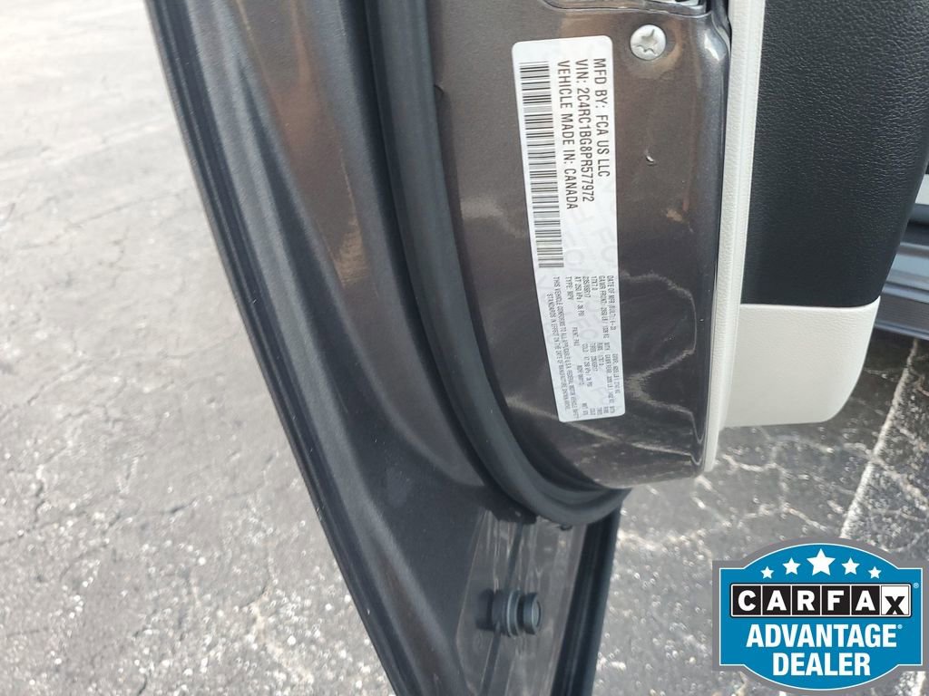 Used 2023 Chrysler Pacifica Touring-L image 48