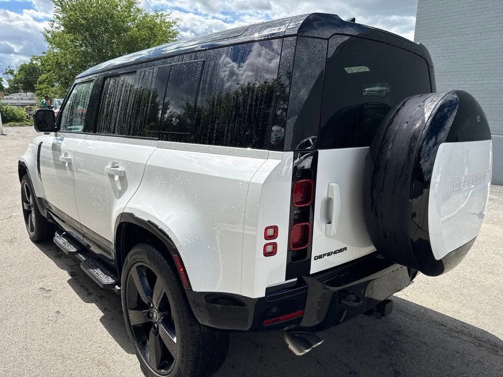 Certified 2025 Land Rover Defender 110 X-Dynamic SE AWD/4WD image 3