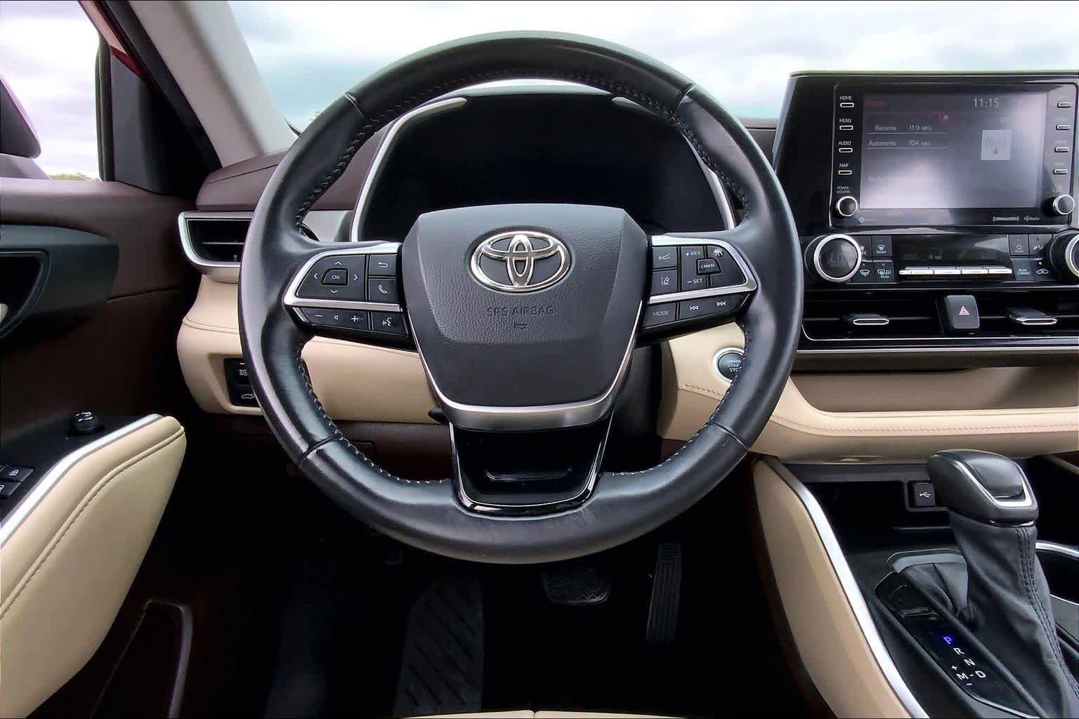 Used 2021 Toyota Highlander XLE FWD image 6