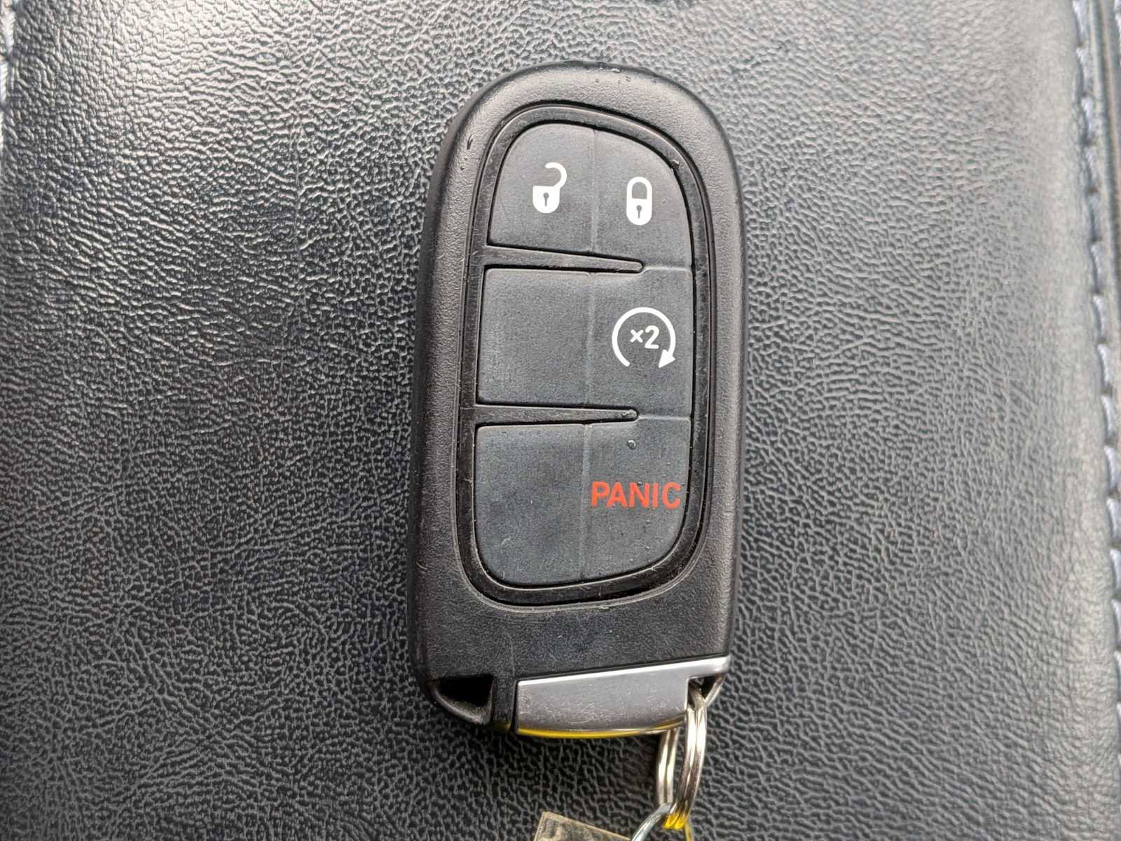 Used 2019 Jeep Cherokee Latitude Plus w/ Cold Weather Group AWD/4WD image 33