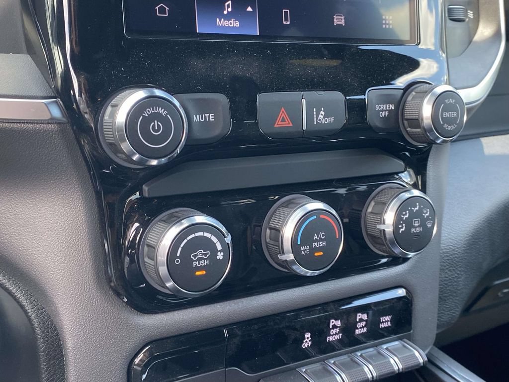 New 2026 RAM 1500 Express AWD/4WD image 22