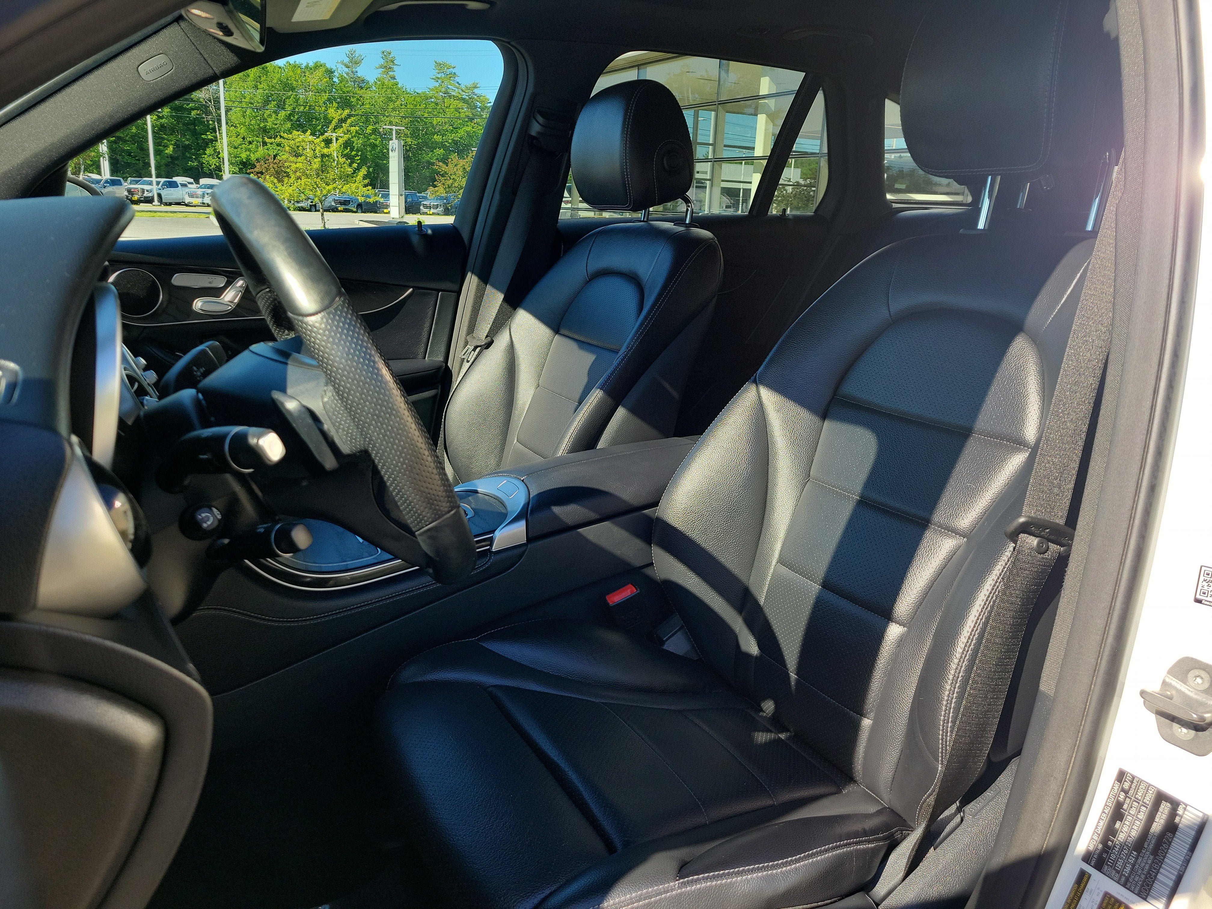 Used 2018 Mercedes-Benz GLC 300 4MATIC image 4