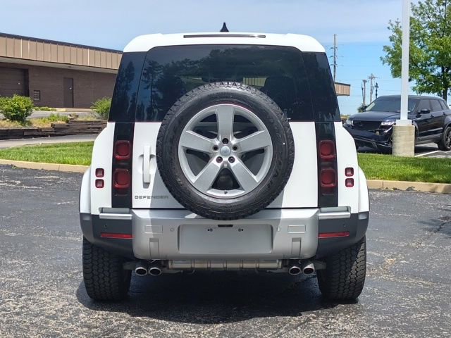 Used 2024 Land Rover Defender 110 SE image 3