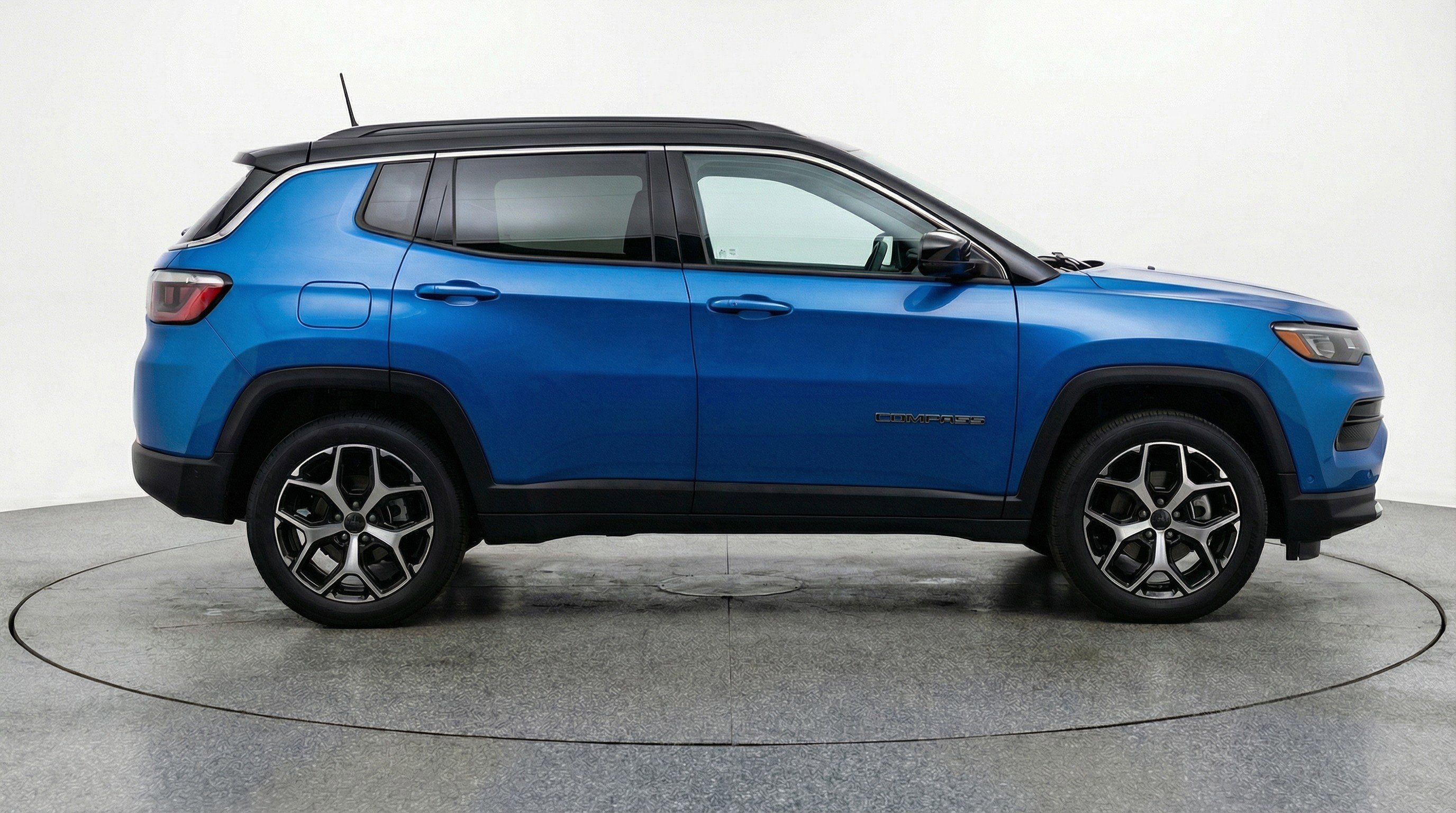 Used 2025 Jeep Compass Limited image 11
