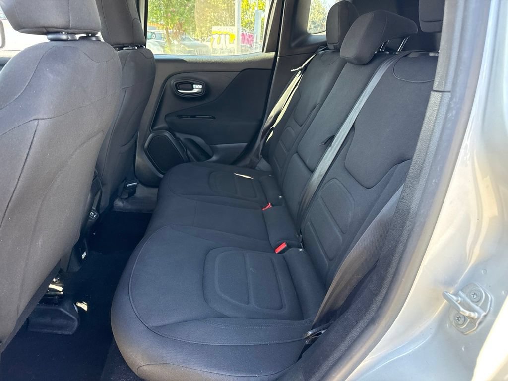 Used 2020 Jeep Renegade Latitude w/ Popular Equipment Group FWD image 16