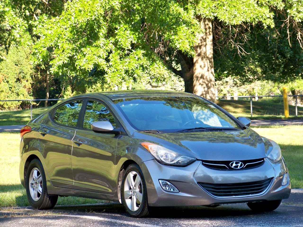Used 2013 Hyundai Elantra GLS image 2