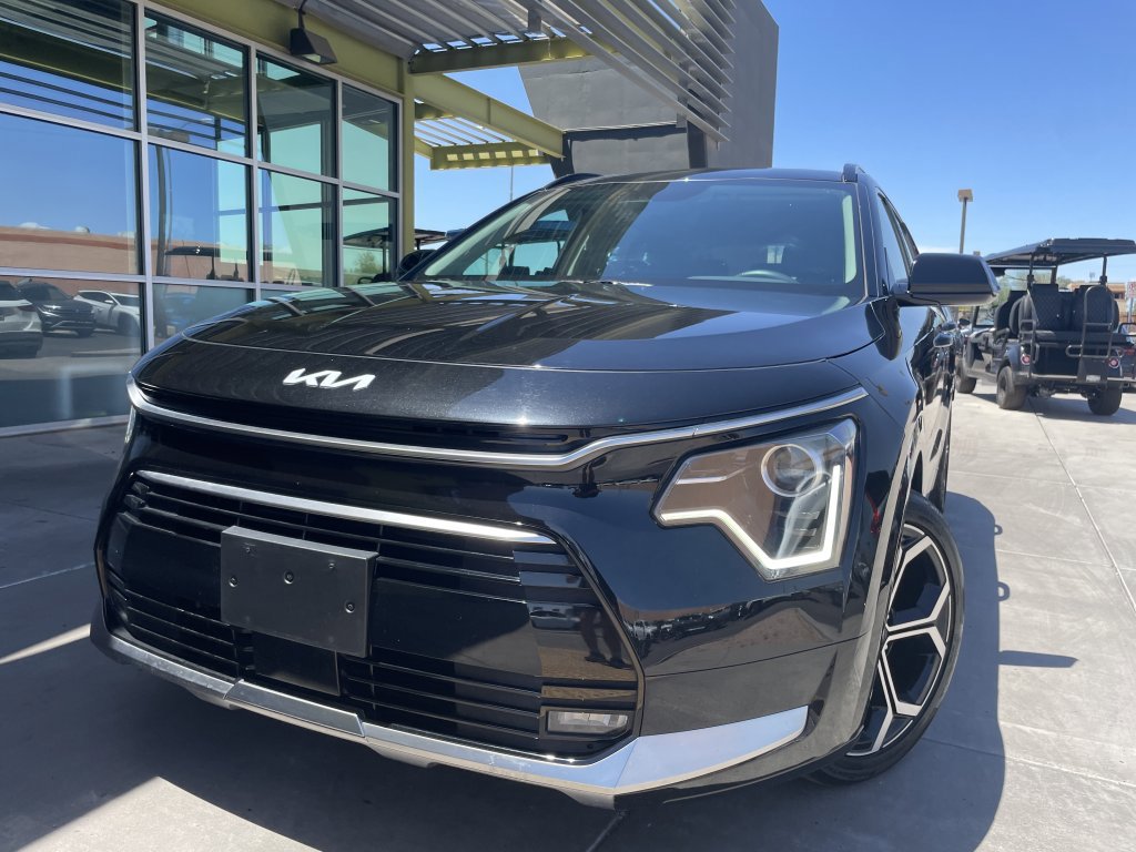 Used 2023 Kia Niro EX Touring image 2