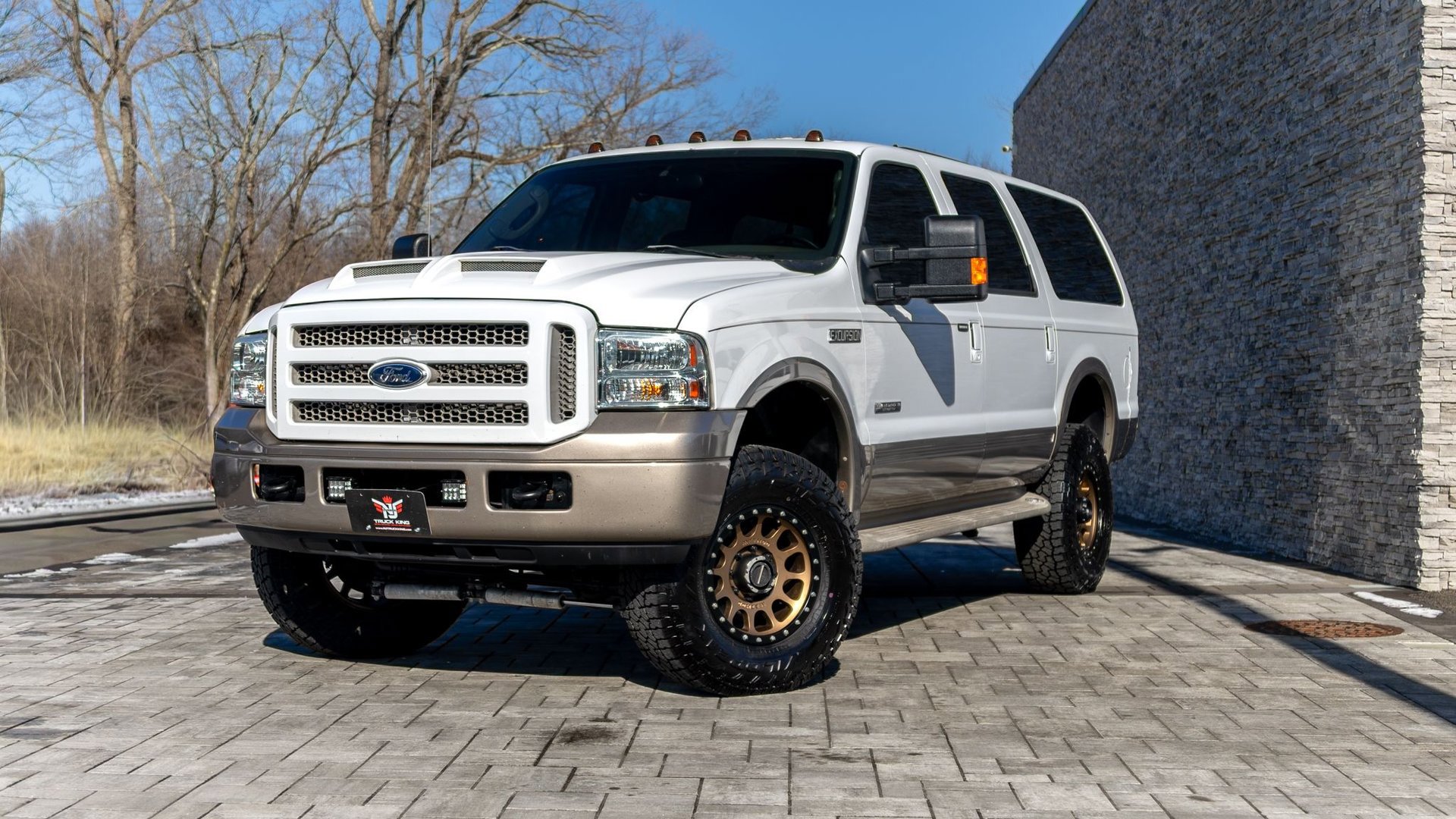 Used 2005 Ford Excursion Eddie Bauer image 1