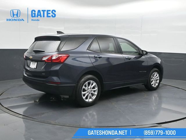 Used 2019 Chevrolet Equinox LS w/ LS Convenience Package AWD/4WD image 2