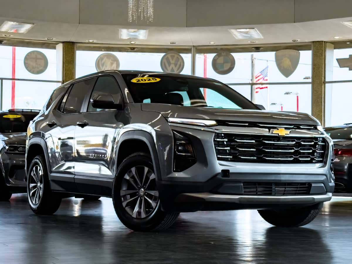 Used 2025 Chevrolet Equinox LT image 1