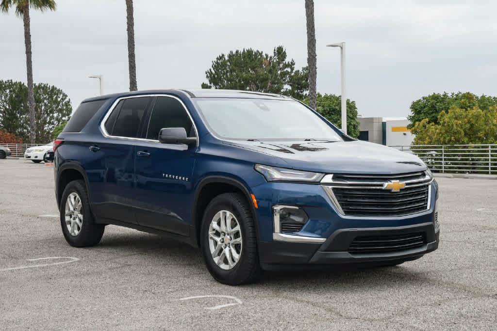 Used 2022 Chevrolet Traverse LS FWD image 3