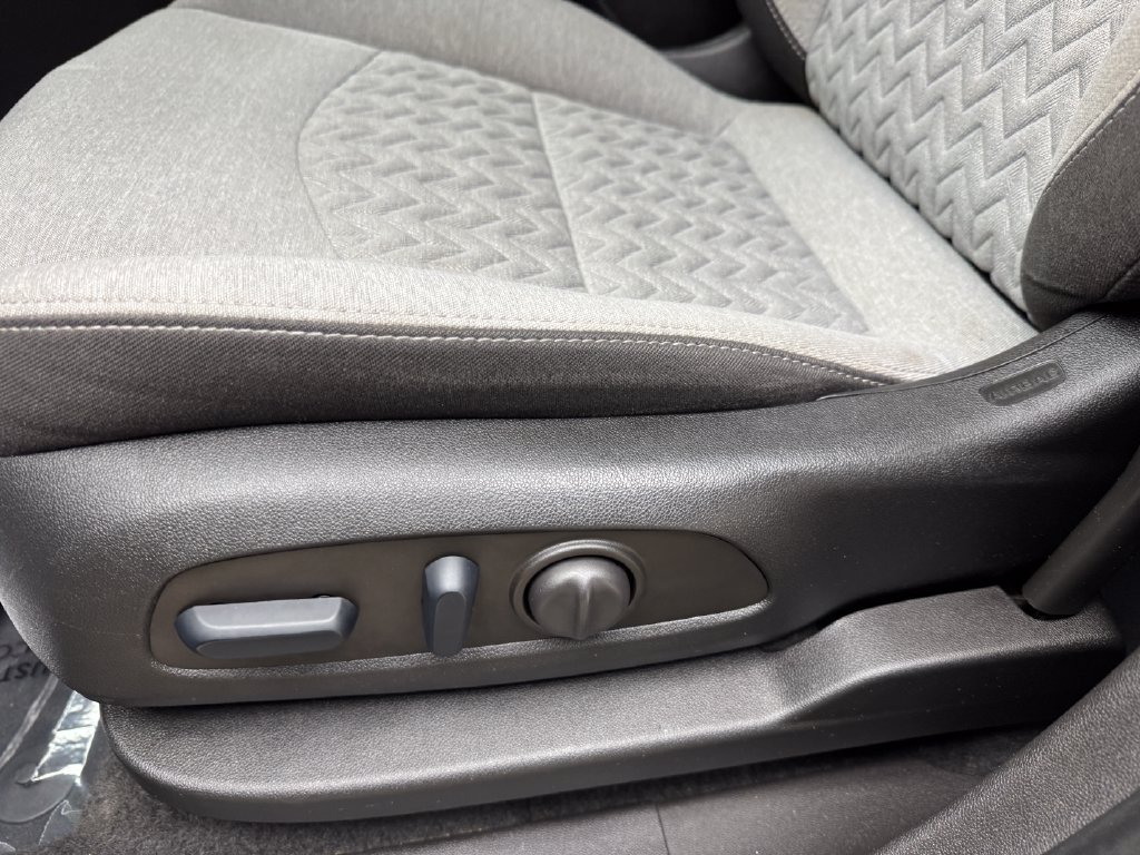 Used 2023 Chevrolet Equinox LS w/ LS Convenience Package FWD image 10