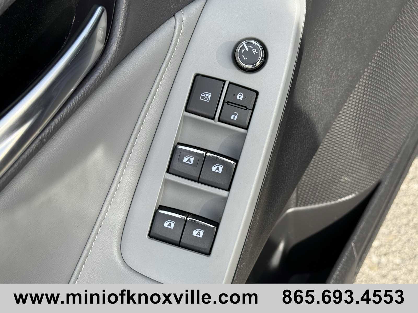 Used 2022 Toyota Avalon XLE image 13