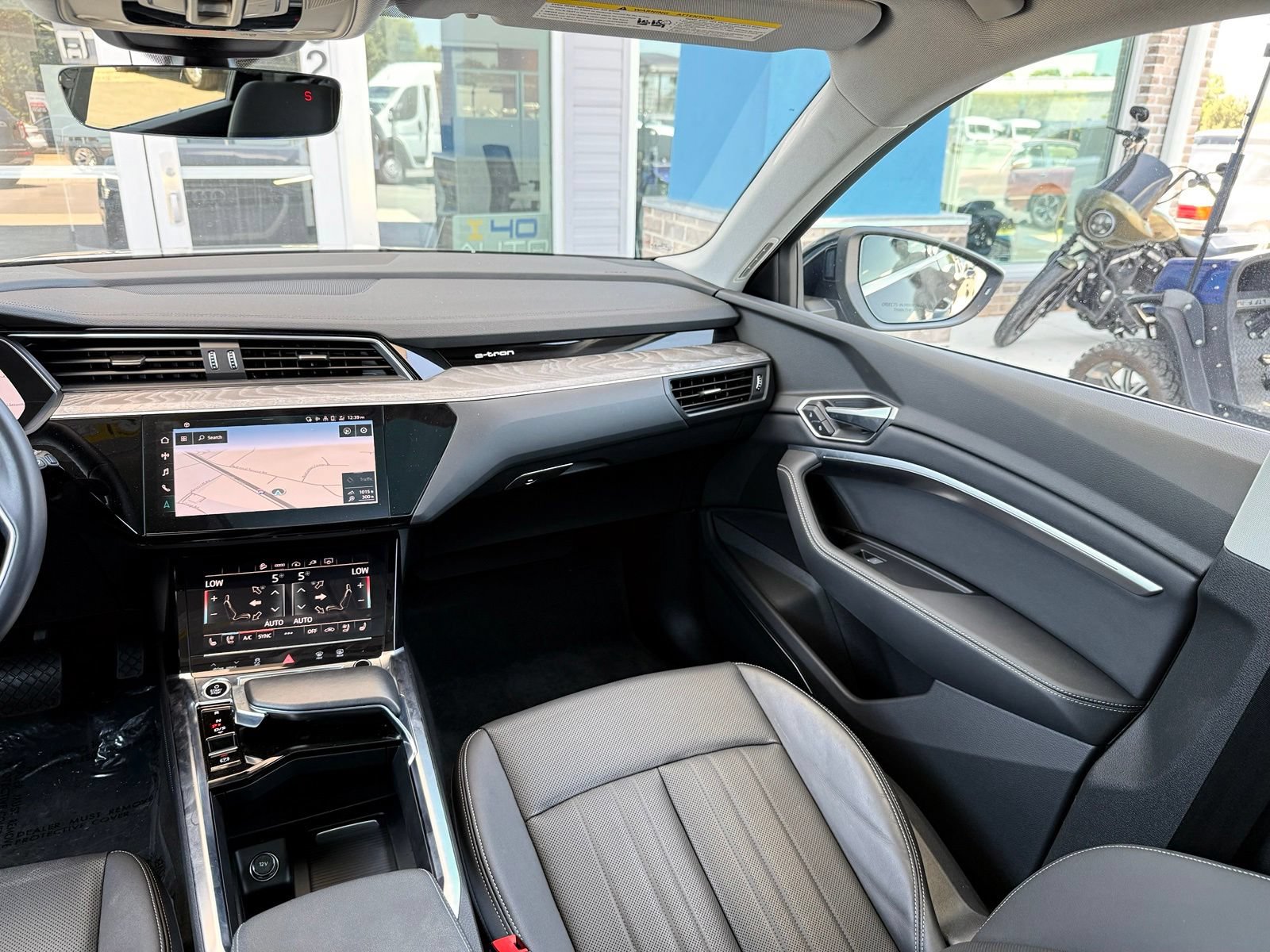 Used 2023 Audi e-tron Premium Plus w/ Premium Plus Package AWD/4WD image 33