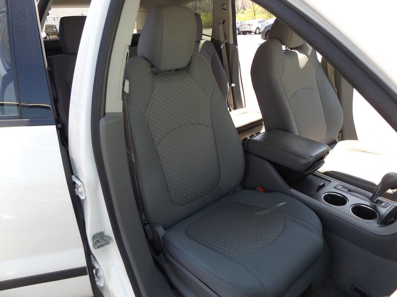 Used 2012 Chevrolet Traverse LS FWD image 23