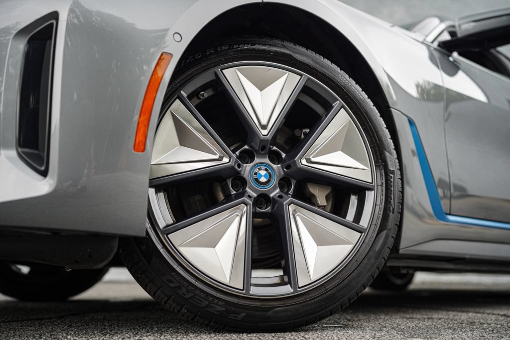 Used 2023 BMW i4 eDrive35 RWD image 18