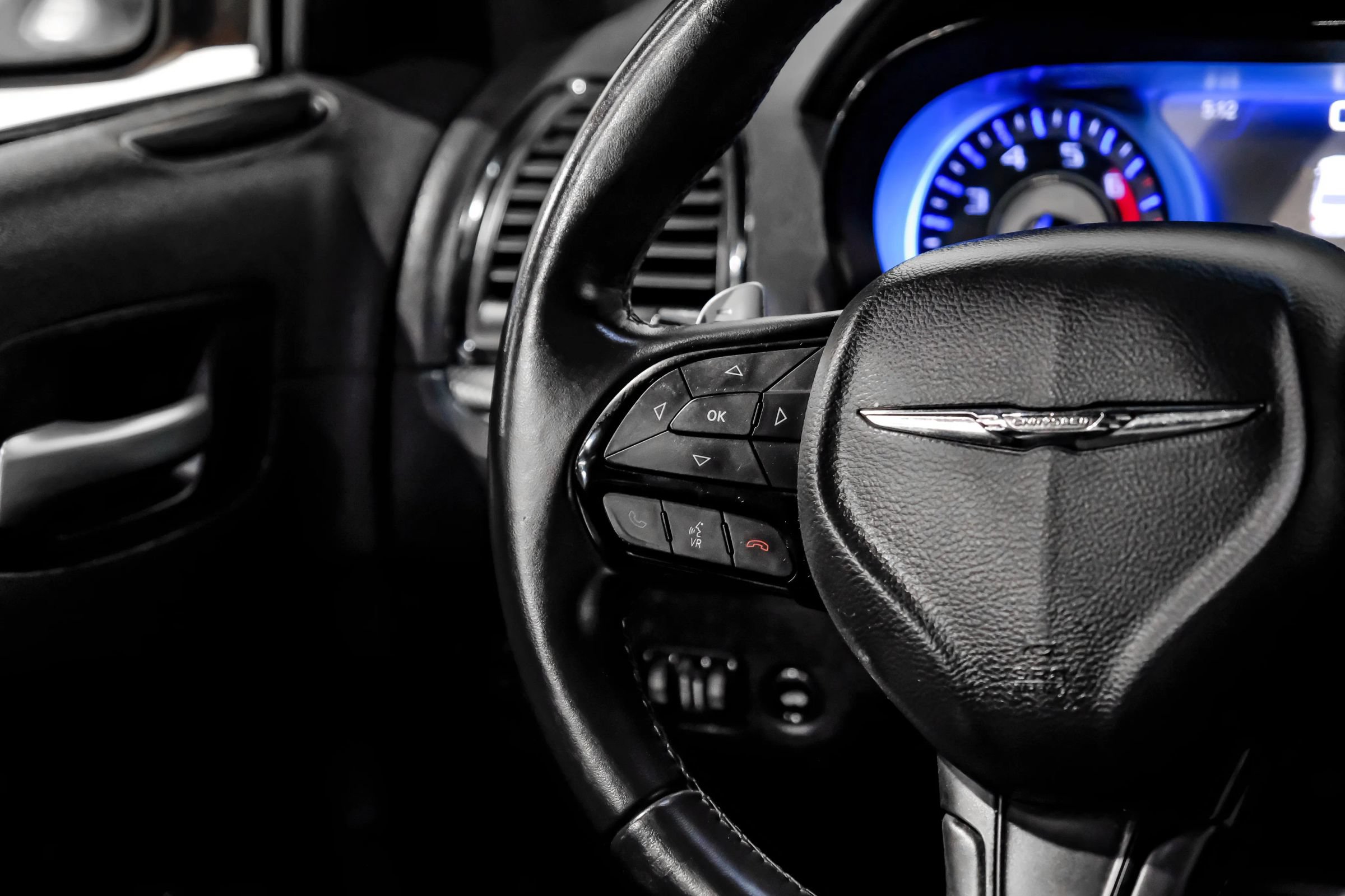 Used 2015 Chrysler 300 S RWD image 22