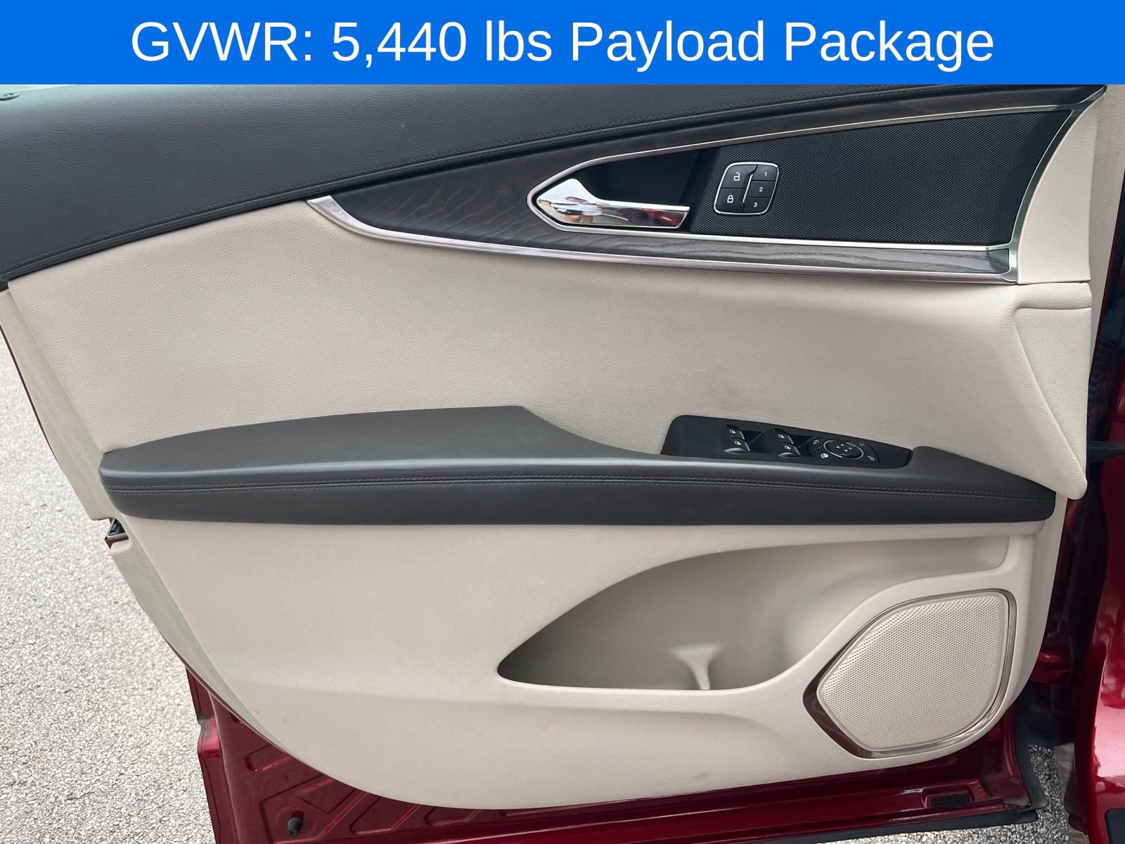 Used 2018 Lincoln MKX Reserve w/ Driver Assistance Package FWD image 11