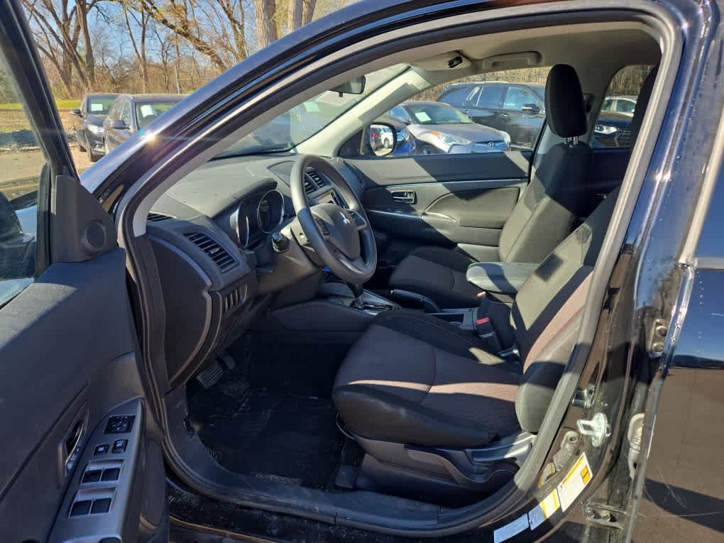 Used 2018 Mitsubishi Outlander Sport ES FWD image 11