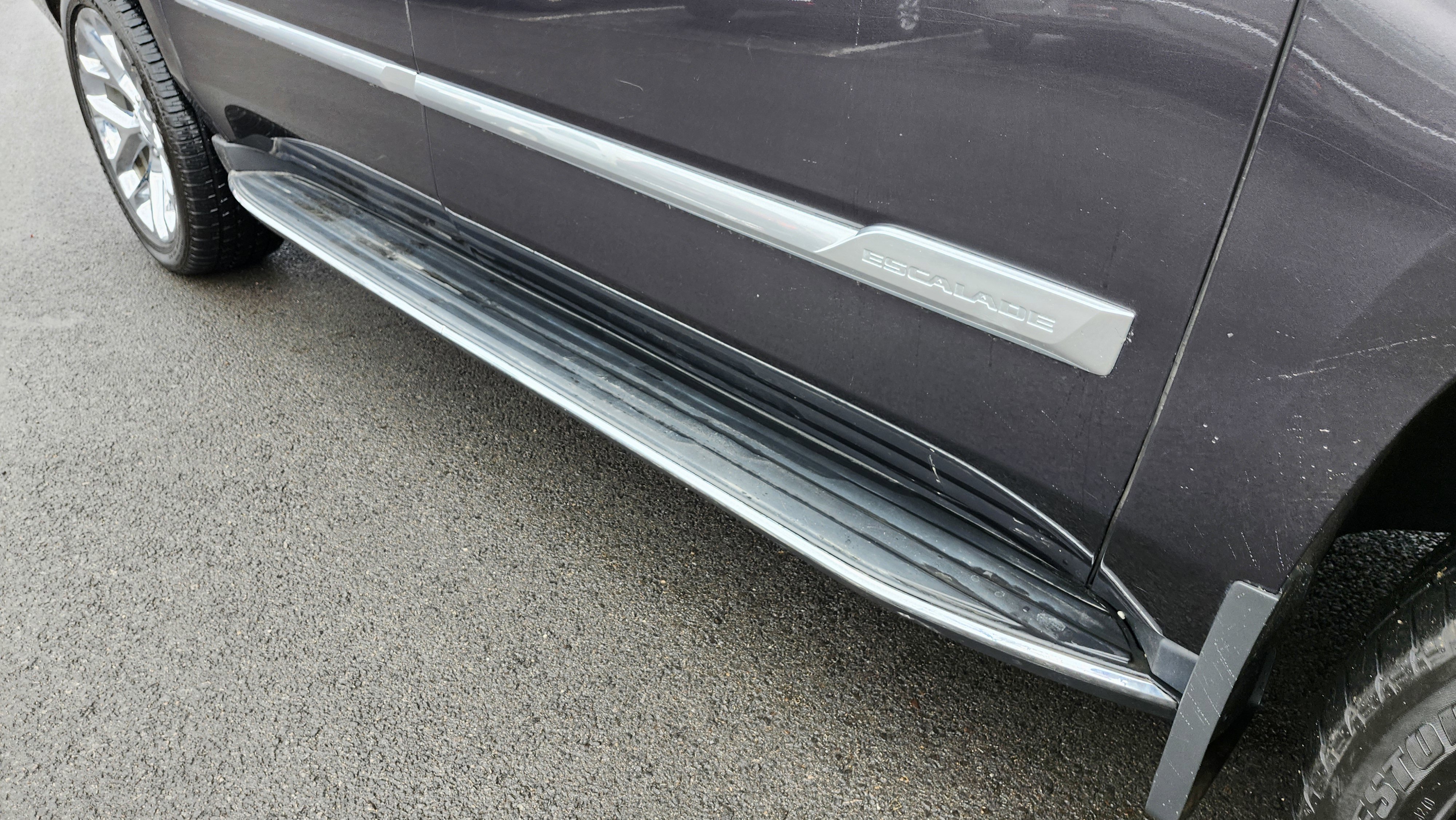 Used 2018 Cadillac Escalade ESV Premium Luxury image 15