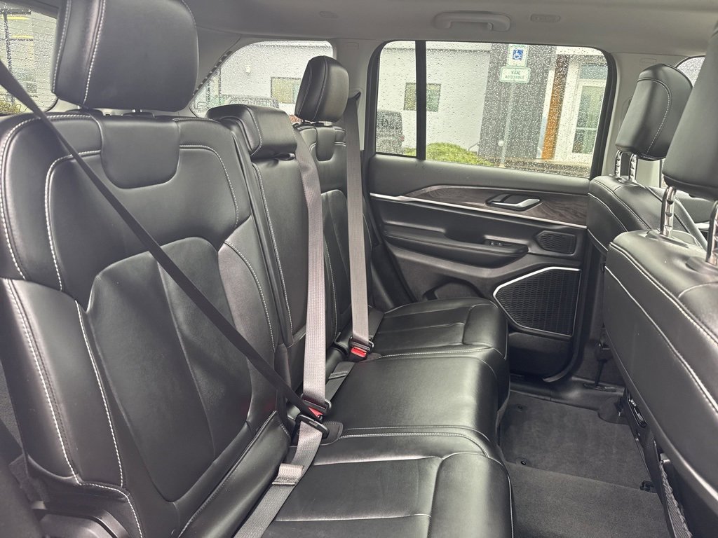 Used 2022 Jeep Grand Cherokee Limited image 29