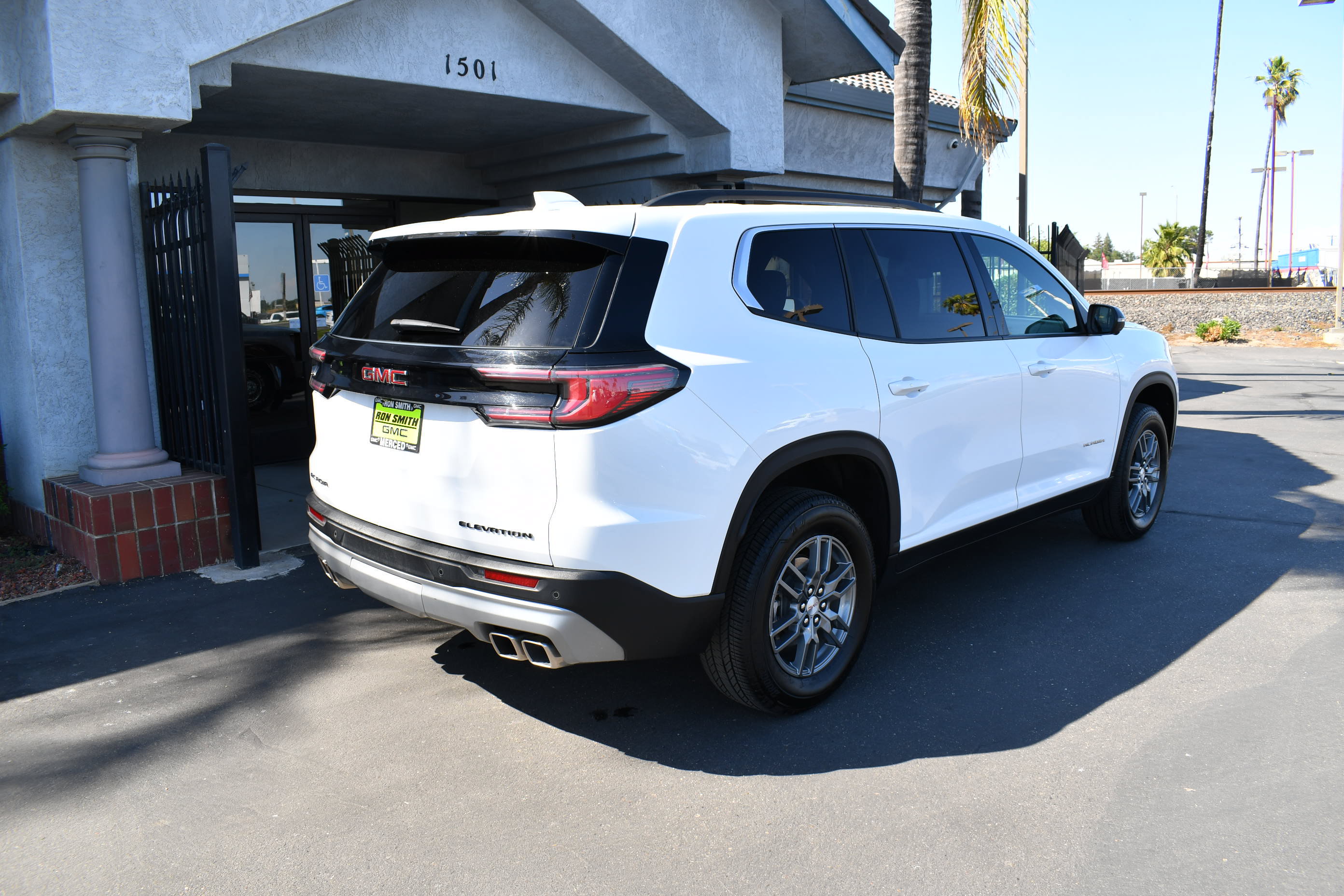Used 2025 GMC Acadia Elevation FWD image 5