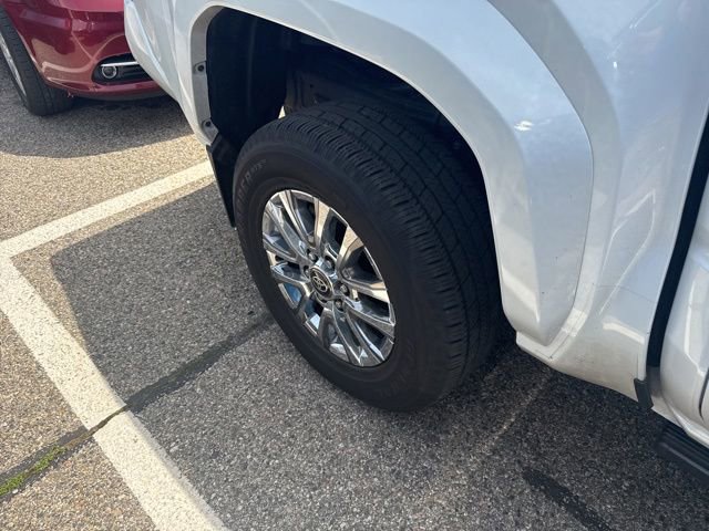Used 2025 Toyota Tacoma Limited AWD/4WD image 4