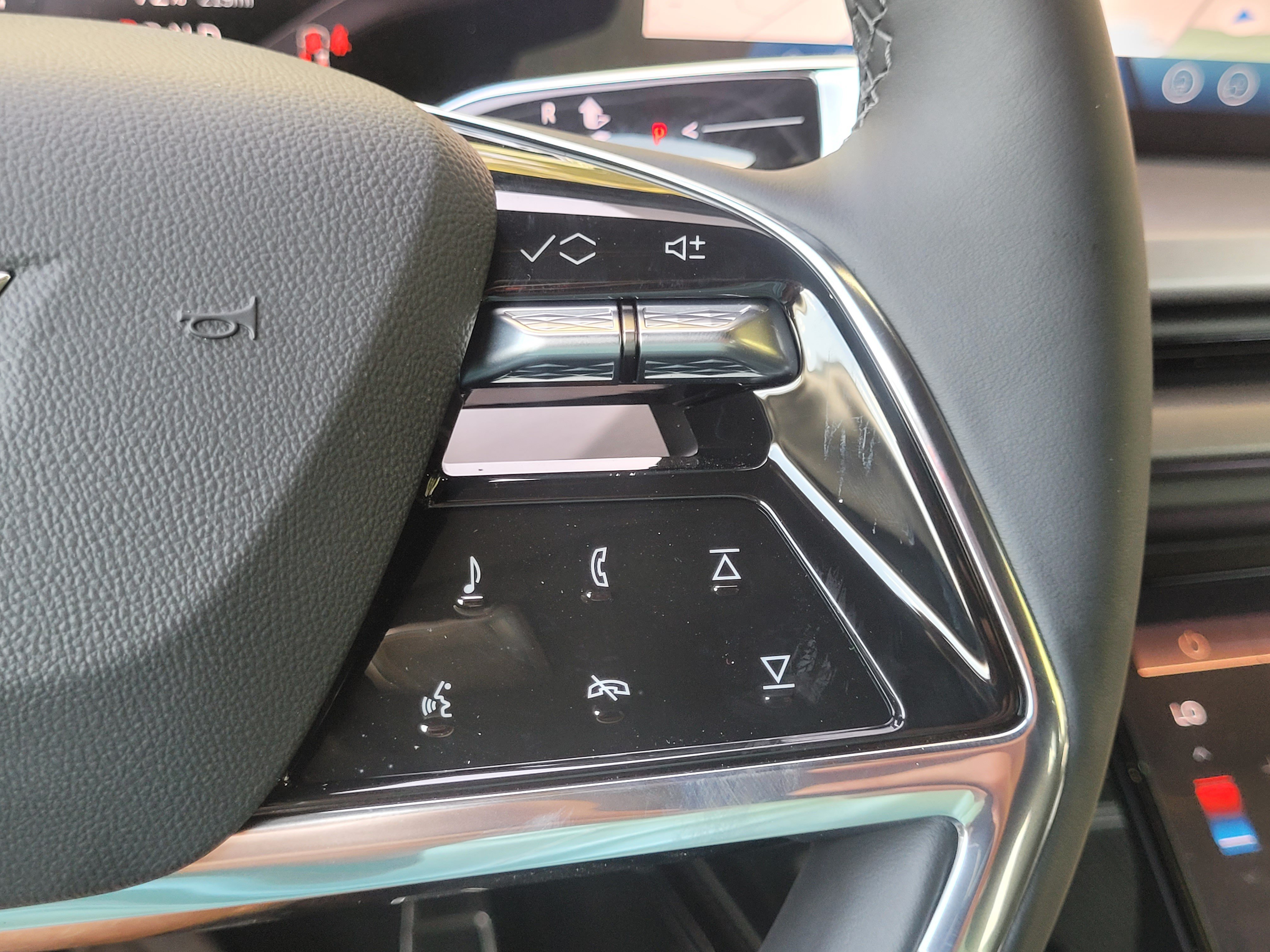 New 2027 Cadillac Vistiq Sport w/ LPO, Floor Liner Package AWD/4WD image 18