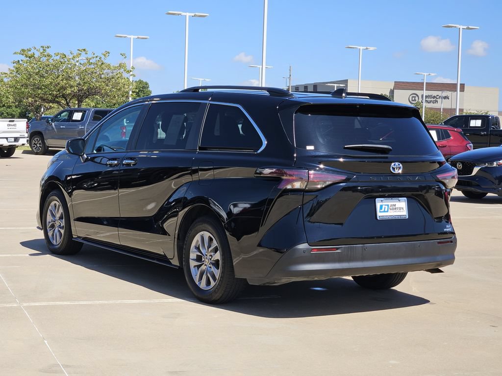 Used 2024 Toyota Sienna XLE FWD image 5