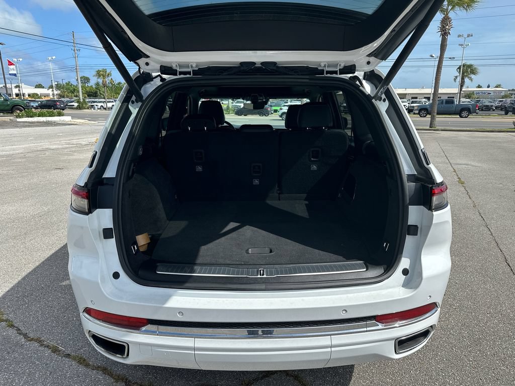 Used 2023 Jeep Grand Cherokee Overland AWD/4WD image 15
